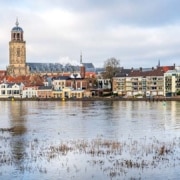 Klimaatadaptief vastgoedbeheer voorkomt kosten bij overstroming en extreem weer.